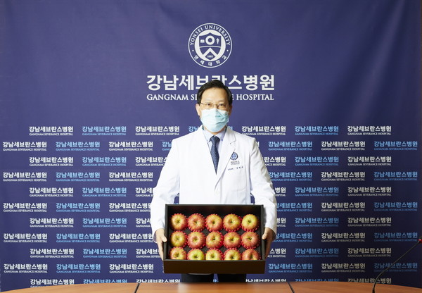 송영구 강남세브란스병원장(사진)이 ‘핸드 인 핸드’ 캠페인을 실천하면서 다음 주자로 세방그룹 지명했다. 