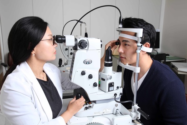 당뇨를 진단받은 경우 정기적인 안과 검진을 통해 신생혈관녹내장 발생 여부를 점검하는 것이 좋다 (출처=김안과병원)