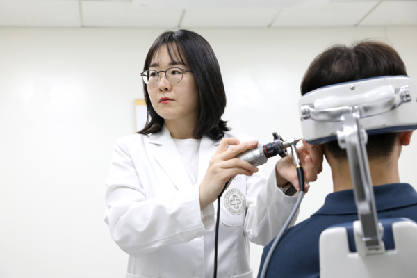 일산백병원 이비인후과 이전미 교수가 수면무호흡증 환자를 분석한 결과 모든 주파수 대역에서 청력 손실이 나타나는 것을 확인했다.(사진=인제대학교 일산백병원)