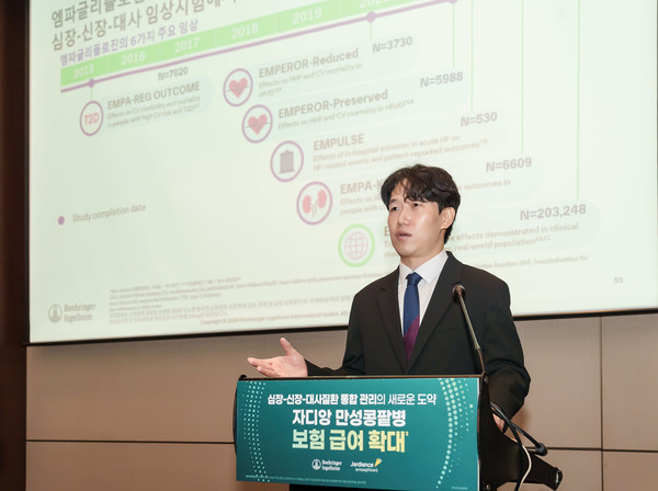 한국베링거인겔하임 의학부 이건일 이사.