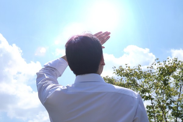 여름철 강한 자외선은 백내장이나 황반변성을 유발할 수 있다. (사진=고대구로병원)