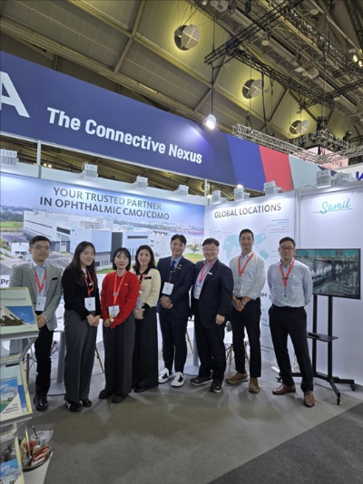 '﻿2025 세계의약품전시회'에 참가한 삼일제약 부스 및 임직원(사진 제공=삼일제약)